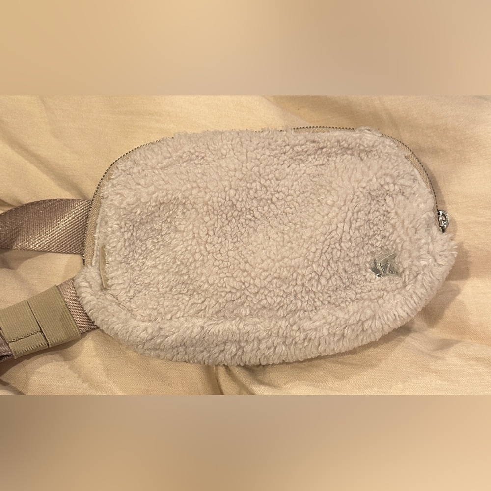 Lululemon Sherpa Belt Bag